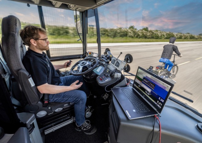 Daimler Truck intenzivně zkouší své nové bezpečnostní asistenční systémy