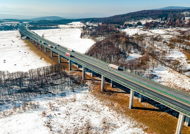 ​Dálnice D8 přes České středohoří není ani osm let po otevření zkolaudovaná