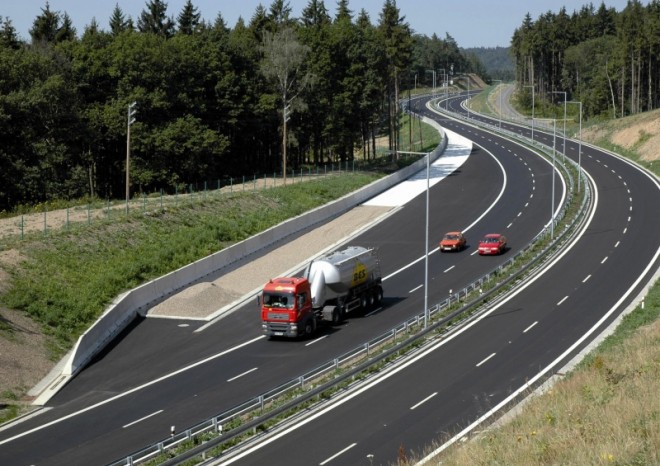 Zhruba 400 kilometrů rychlostních silnic se změní na dálnice