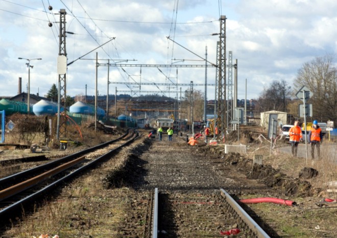 NKÚ: Rekonstrukce tratí se zpožďují o roky a výrazně se prodražují