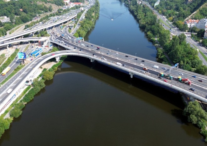 Závěrečné stavební práce omezí provoz na předpolích Barrandovského mostu do půlky září