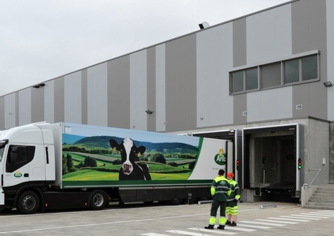 ​DSV a Arla Foods zahájily provoz logistického centra u Hamburku