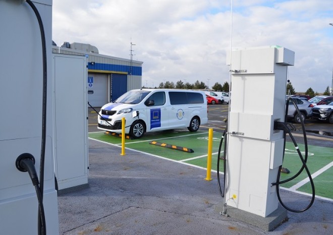 ​Společnost GEFCO obsluhuje nově sklad vozů v Kolíně elektromobily