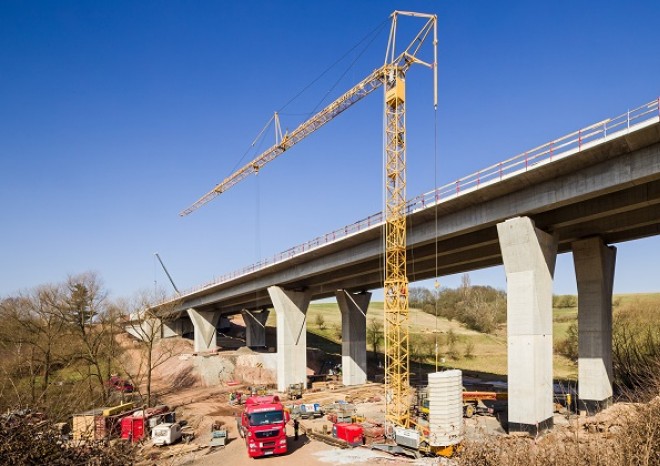 ​Metrostav postavil klíčový most na novém úseku D6 u Řevničova