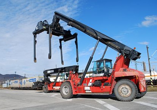 Rozvoji kombinované dopravy brání nedostatek překladišť