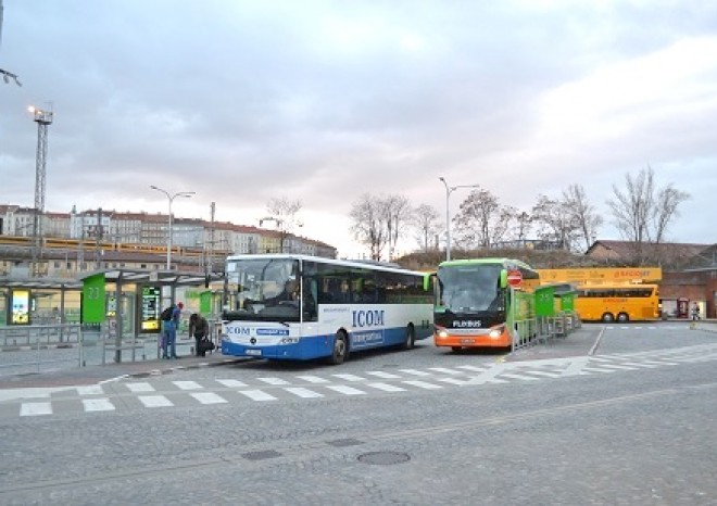 Stát při kontrolách slev v dopravě zjistil přes 30 pochybení