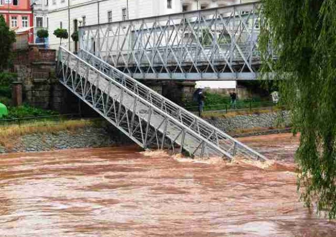 Povodňové škody na komunikacích přesáhly částku čtyři miliardy Kč