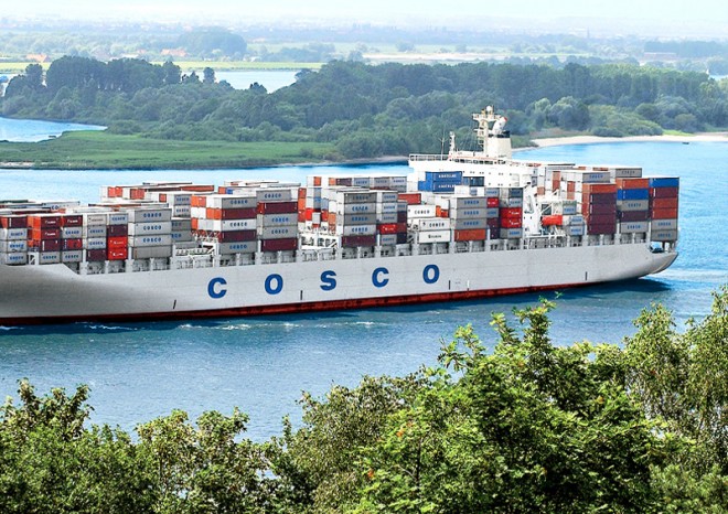 Námořní přepravce Cosco koupí za 6,3 miliardy USD konkurenční OOIL