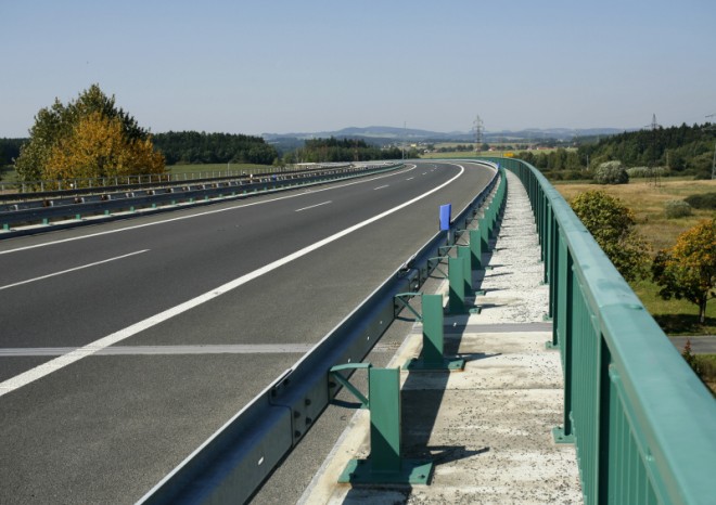 Ministerstvo dopravy uvažuje kvůli vyvlastňování o nutnosti
změnit ústavu