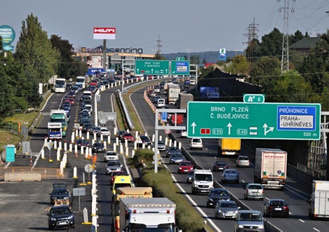 Ministr dopravy chce platit za předčasné dokončení staveb