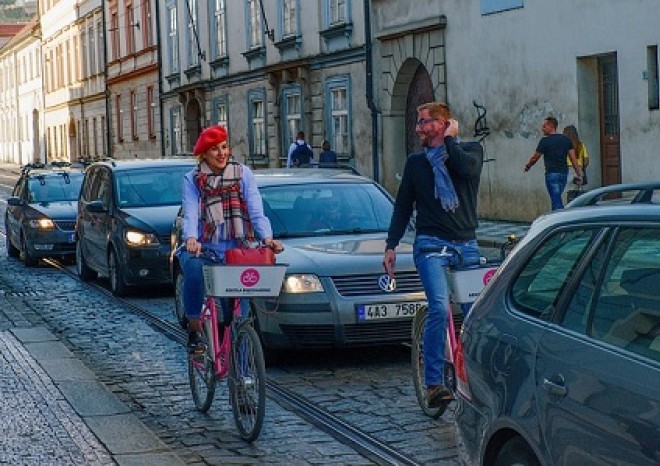 ​V Praze si ode dneška mohou držitelé kuponů MHD půjčit kolo zdarma