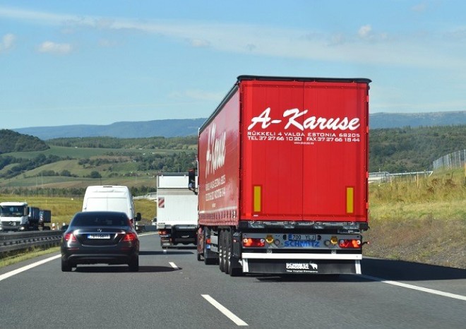 IRU: Výbor ENVI v těsném hlasování schválil zavádějící řešení mobility EU