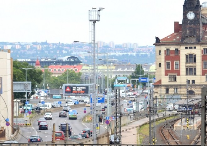 Dopravní výzkum: Češi provedou 2,33 cesty denně, 39 procent autem, třetina pěšky