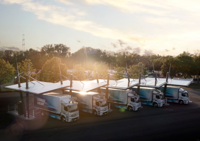 Daimler Truck spojuje e-infrastrukturu a nabíjecí služby v Evropě pod novou značku TruckCharge