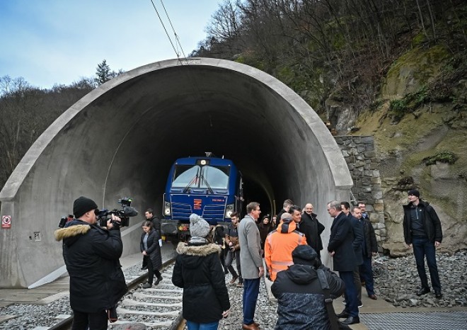 ​Zmodernizovaný úsek mezi Brnem a Blanskem začaly využívat první vlaky