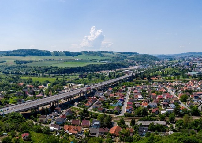 ​ŘSD začne v pondělí ráno opravovat cementobetonové desky mezi 108. až 90. km D5