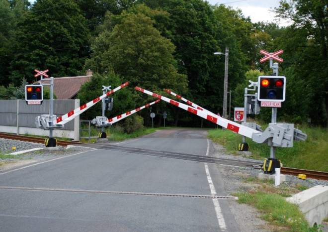 ​SŽDC zvýší bezpečnost provozu na desítkách přejezdů