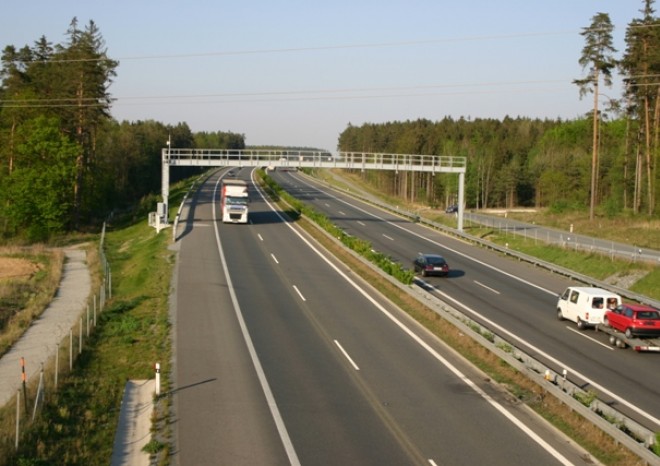 Podíl českých kamionů na vybraném mýtném stále klesá