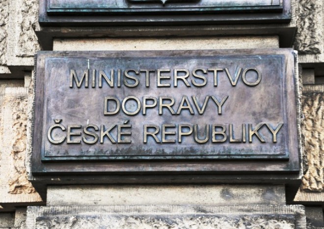 Výdaje ministerstva dopravy by se příští rok měly snížit