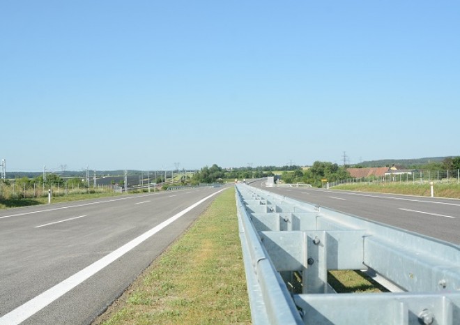 Modernizované úseky D1 jsou bez omezení, v neděli zmizí dočasná svodidla i u Hvězdonic