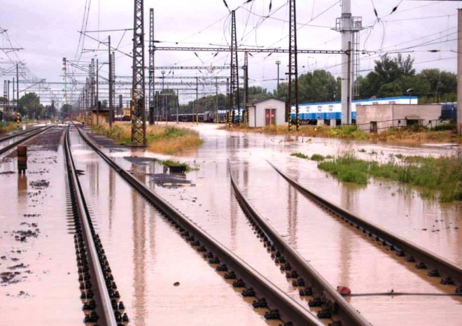 Stanjura: Opravám škod na dopravní infrastruktuře po povodních nic
nebrání