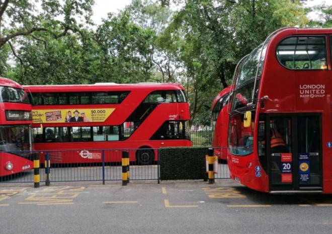 Více než 1600 řidičů autobusů v Londýně vstoupilo do stávky kvůli mzdám