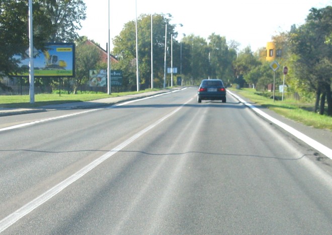 ​​Vedra a kamiony ničí starší krajské asfaltové silnice