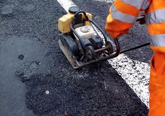 ​Zvýšený výskyt výtluků na silnicích I. tříd klade velké nároky na opravy