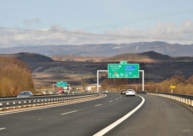 Začalo nové posuzování vlivu trasy D8 přes České středohoří