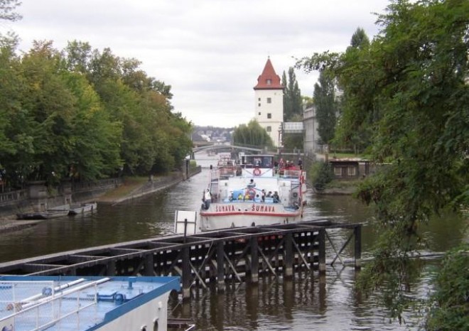 Nové zdymadlo pomůže lodnímu provozu v centru Prahy