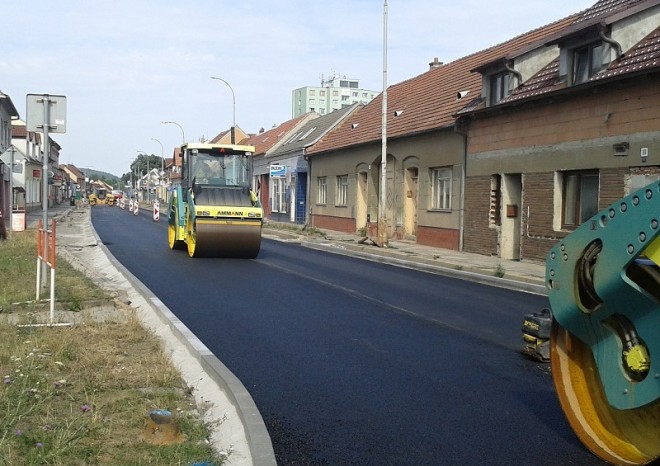 Brno dá 44 milionů navíc na opravy a údržbu silnic a chodníků