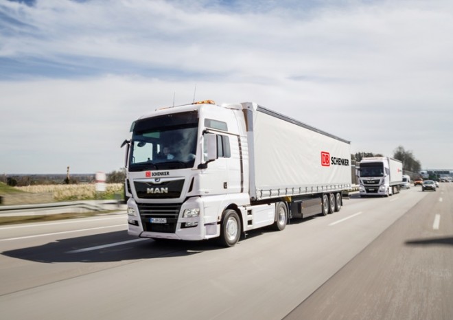 Platooning poprvé v praxi: DB Schenker v Německu vyslal první autonomní kamiony na dálnici