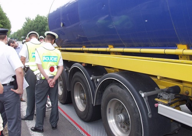 ​Policie v ČR za pololetí zvážila 8453 nákladních aut, čtvrtina byla přetížená