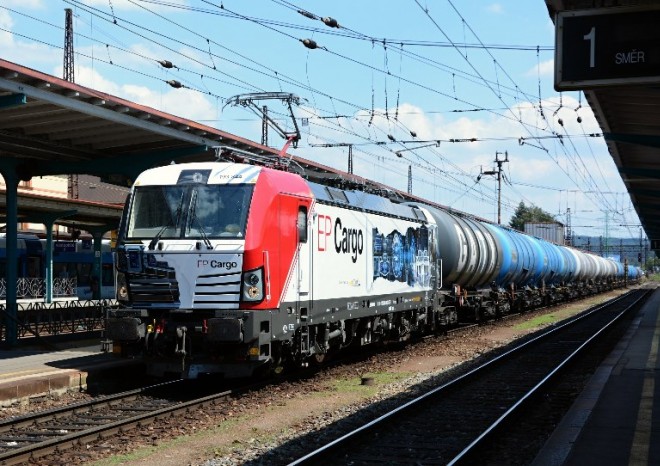 Tři nové lokomotivy Vectron pro EP Cargo Invest