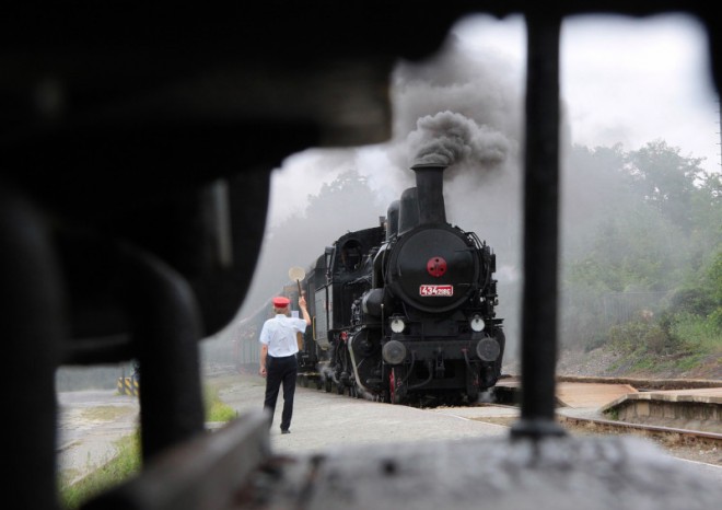 Rozjíždí se historické parní vlaky v Praze a okolí