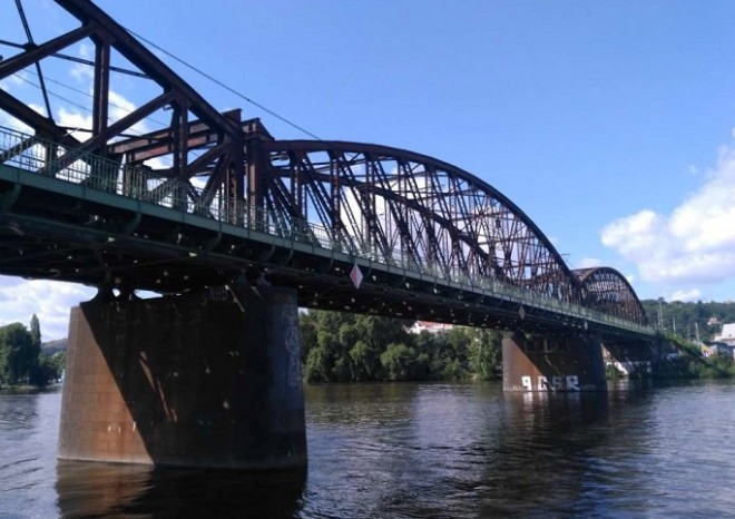 ​Policie nezahájí stíhání za zanedbání údržby železničního mostu na Výtoni